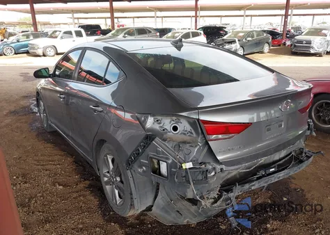 2018 Hyundai Elantra Value Edition z USA, uszkodzony, nr VIN 5NPD84LF9JH334260